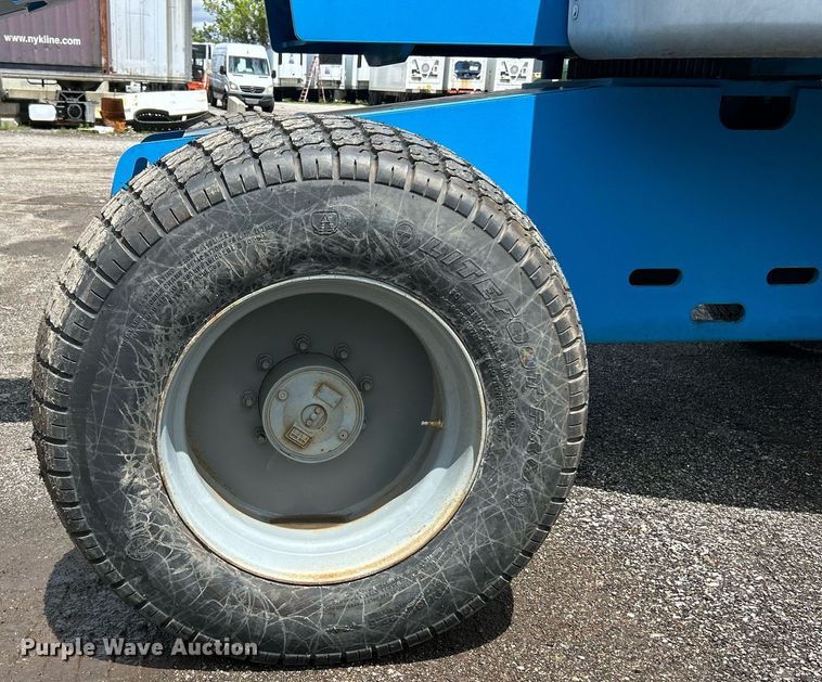 image for item EK8124 2005 Genie S-60 boom lift