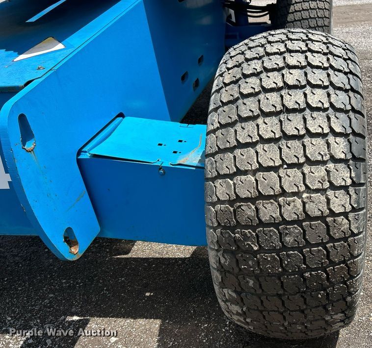 image for item EK8124 2005 Genie S-60 boom lift