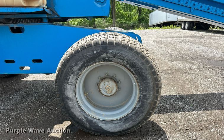 image for item EK8124 2005 Genie S-60 boom lift