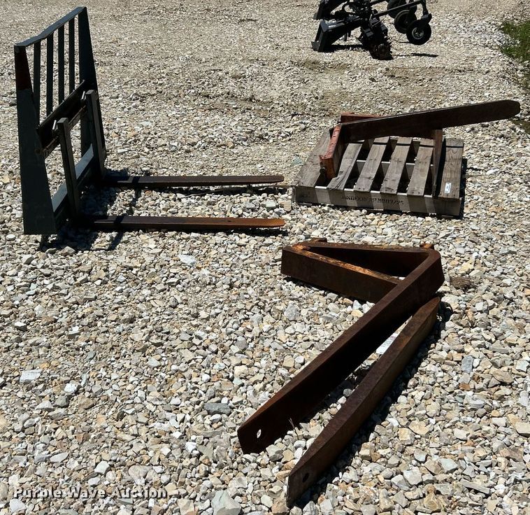 image for item EK8136 Skid steer forks