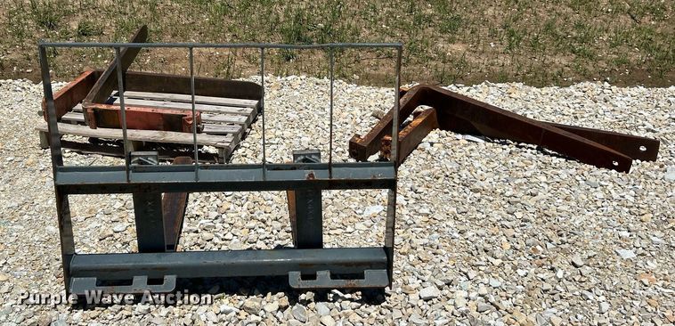 image for item EK8136 Skid steer forks