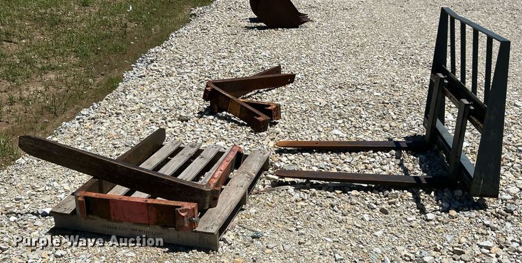 image for item EK8136 Skid steer forks