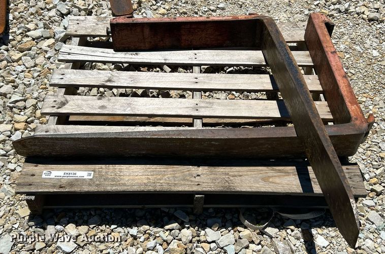 image for item EK8136 Skid steer forks