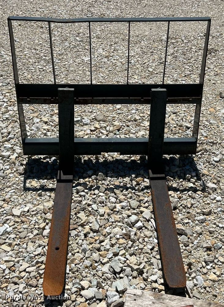 image for item EK8136 Skid steer forks