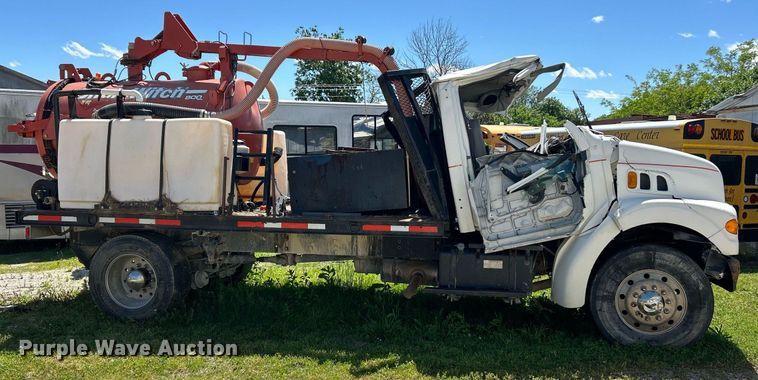 image for item EK8145 2000 Sterling L7501 flatbed truck