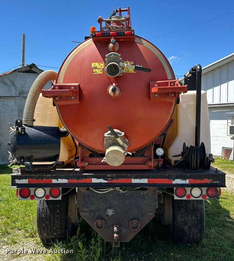 image for item EK8145 2000 Sterling L7501 flatbed truck