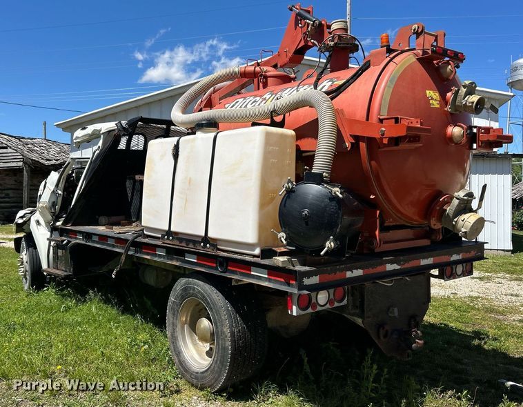 image for item EK8145 2000 Sterling L7501 flatbed truck