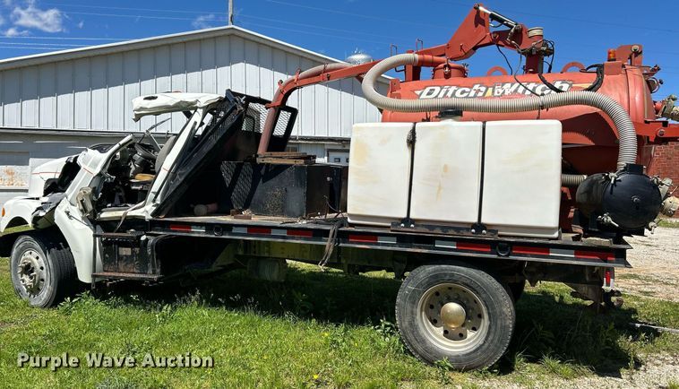 image for item EK8145 2000 Sterling L7501 flatbed truck