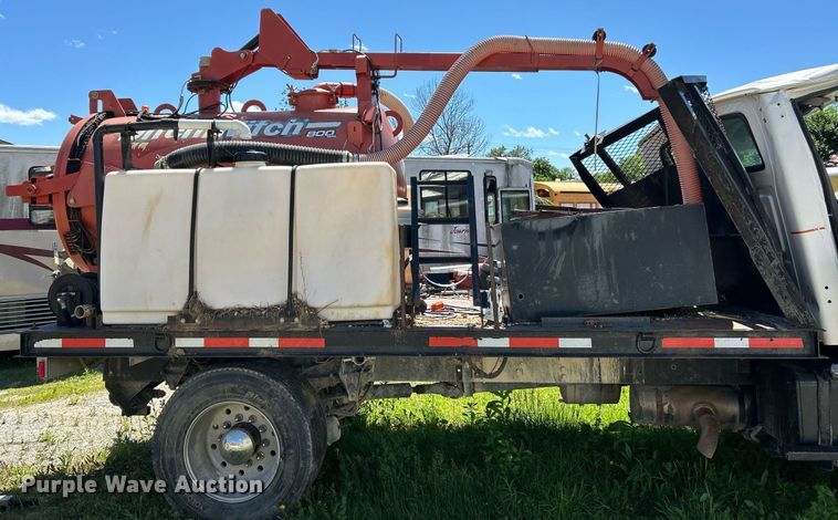 image for item EK8145 2000 Sterling L7501 flatbed truck