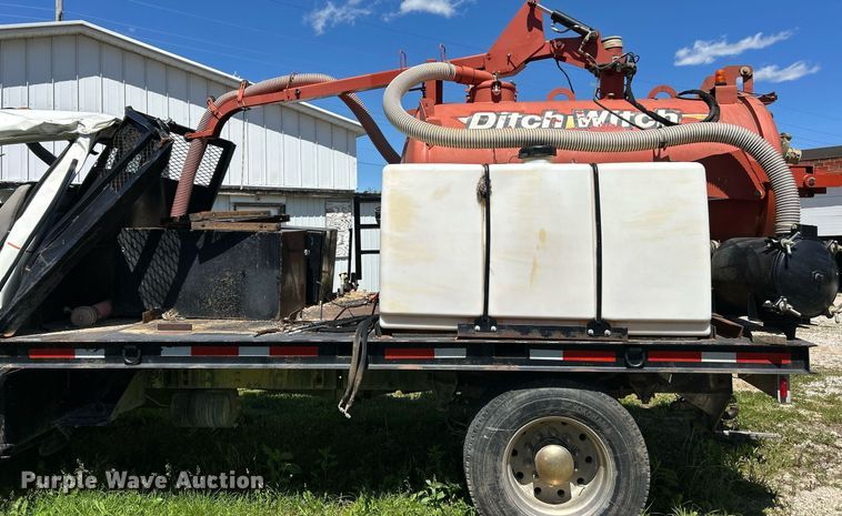 image for item EK8145 2000 Sterling L7501 flatbed truck