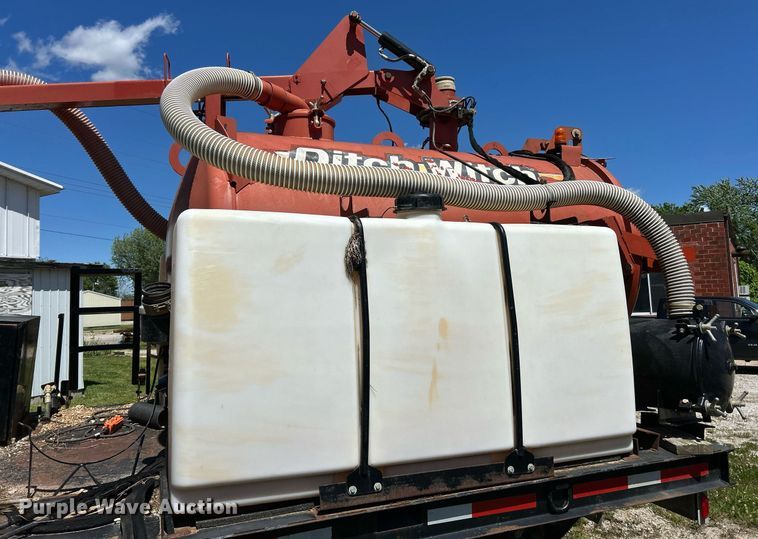 image for item EK8145 2000 Sterling L7501 flatbed truck