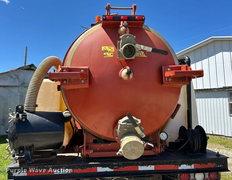 image for item EK8145 2000 Sterling L7501 flatbed truck