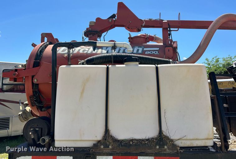 image for item EK8145 2000 Sterling L7501 flatbed truck