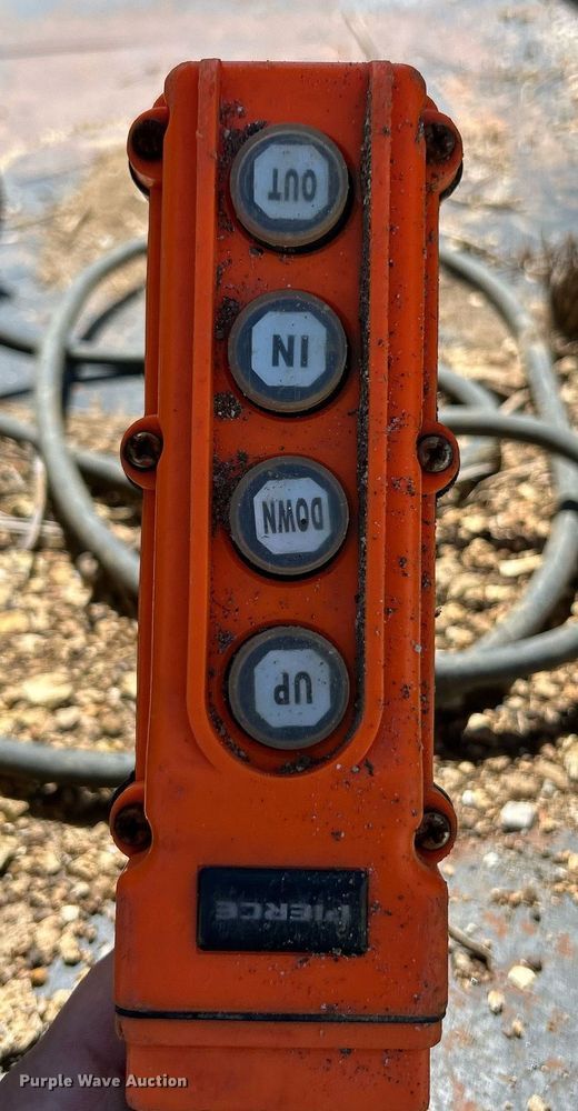 image for item EK8145 2000 Sterling L7501 flatbed truck