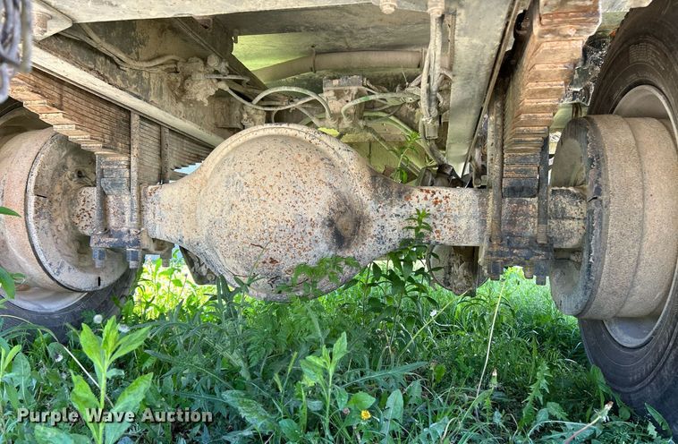 image for item EK8145 2000 Sterling L7501 flatbed truck