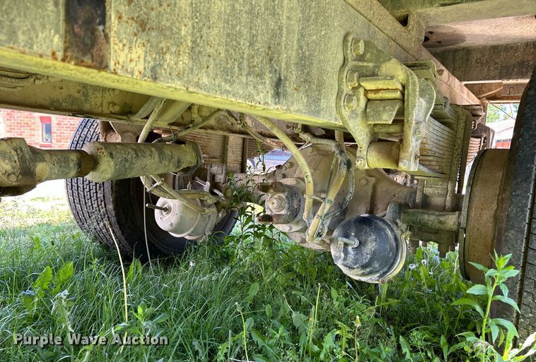 image for item EK8145 2000 Sterling L7501 flatbed truck