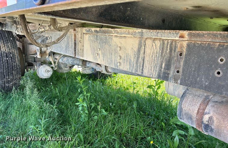 image for item EK8145 2000 Sterling L7501 flatbed truck