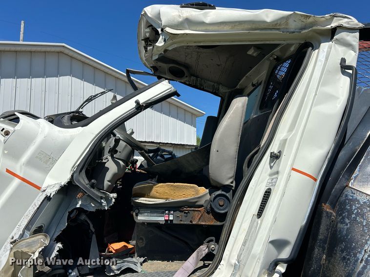 image for item EK8145 2000 Sterling L7501 flatbed truck