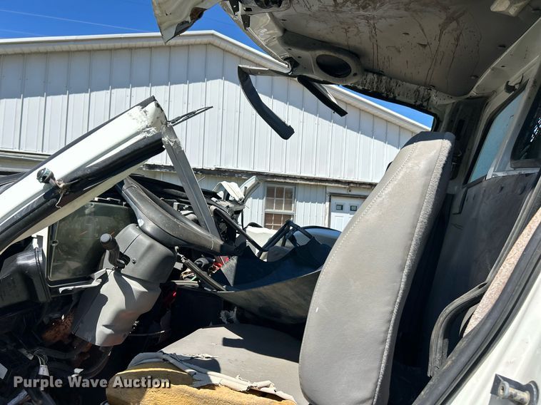 image for item EK8145 2000 Sterling L7501 flatbed truck