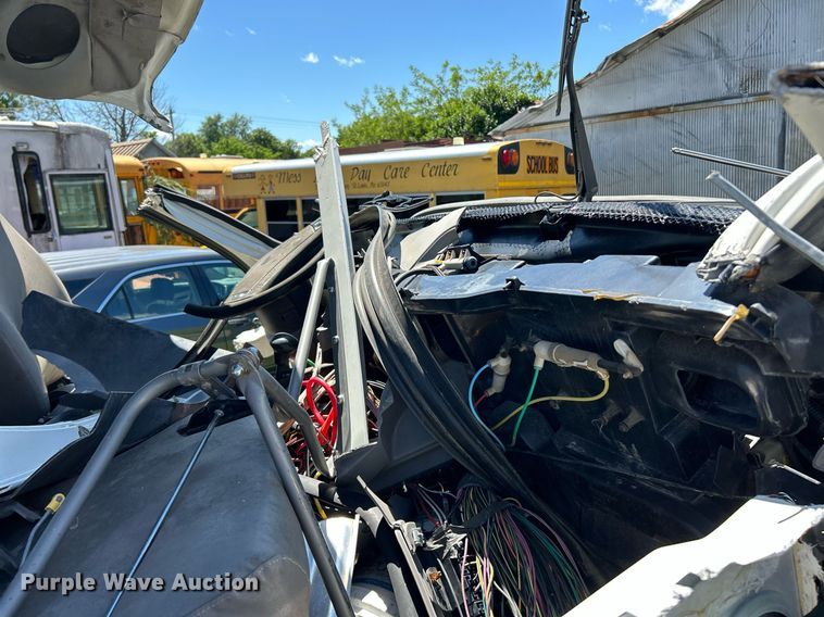 image for item EK8145 2000 Sterling L7501 flatbed truck