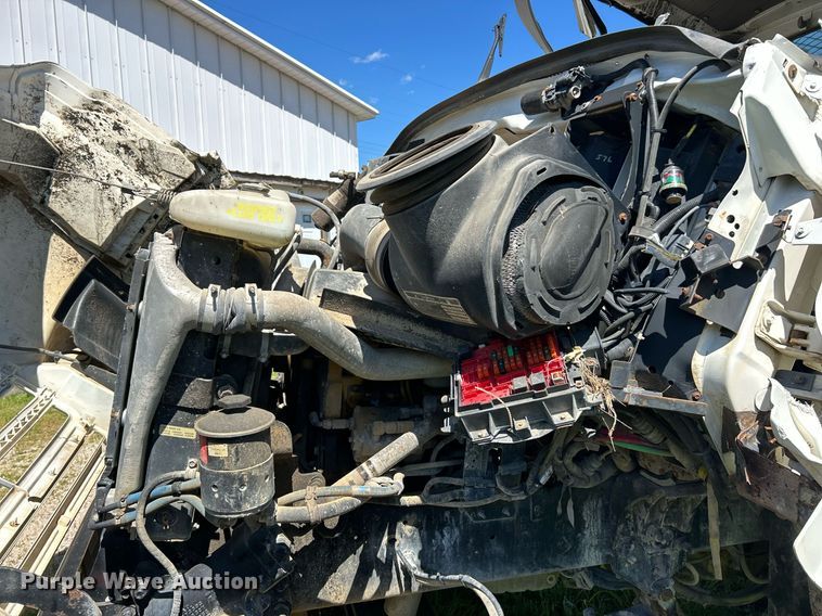 image for item EK8145 2000 Sterling L7501 flatbed truck