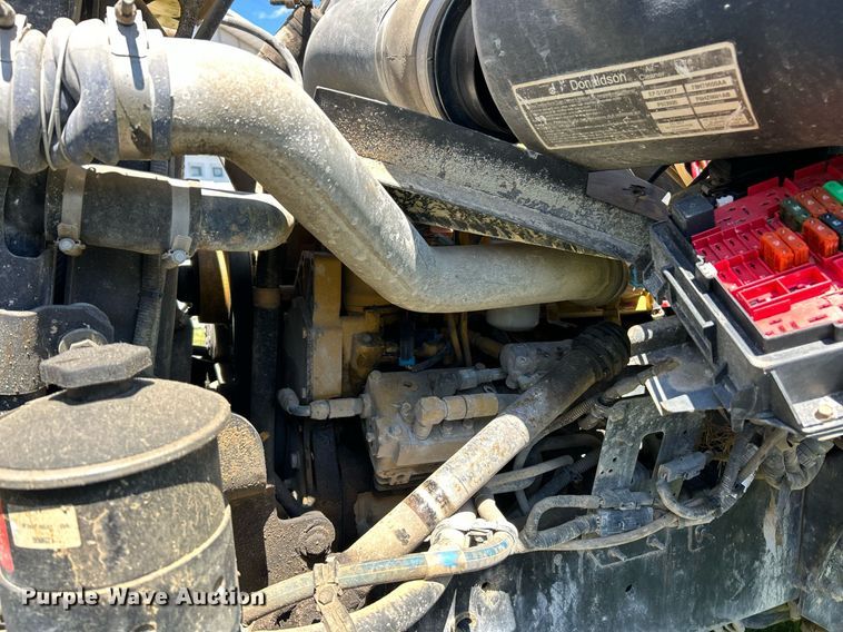 image for item EK8145 2000 Sterling L7501 flatbed truck