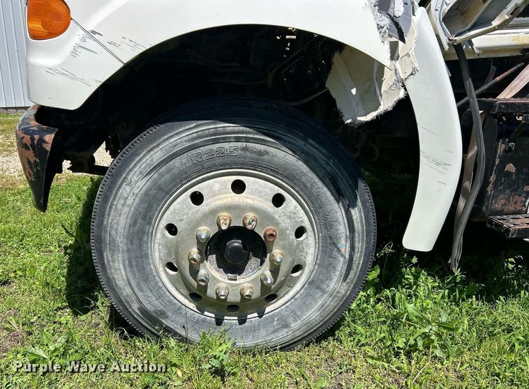 image for item EK8145 2000 Sterling L7501 flatbed truck