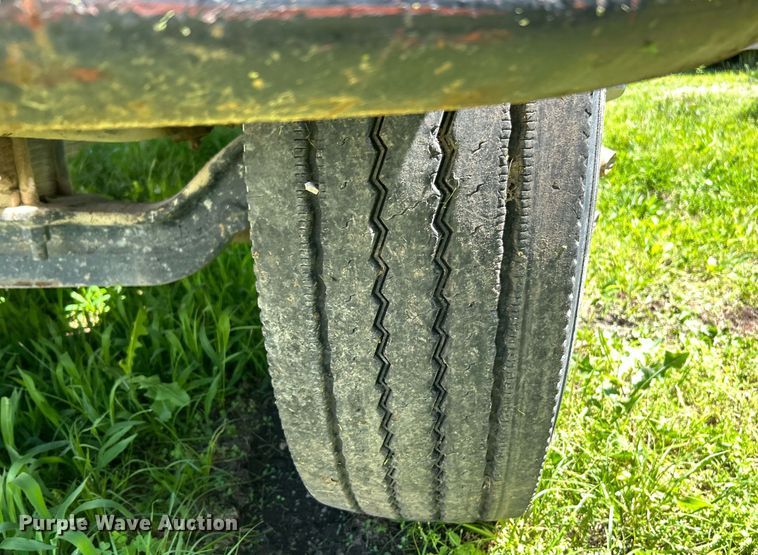 image for item EK8145 2000 Sterling L7501 flatbed truck