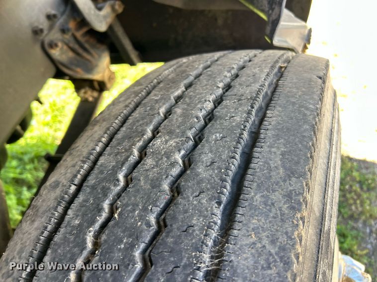 image for item EK8145 2000 Sterling L7501 flatbed truck