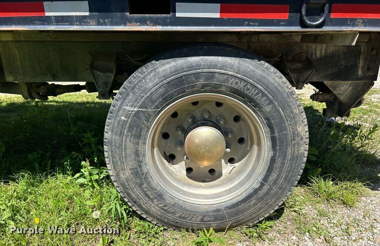 image for item EK8145 2000 Sterling L7501 flatbed truck