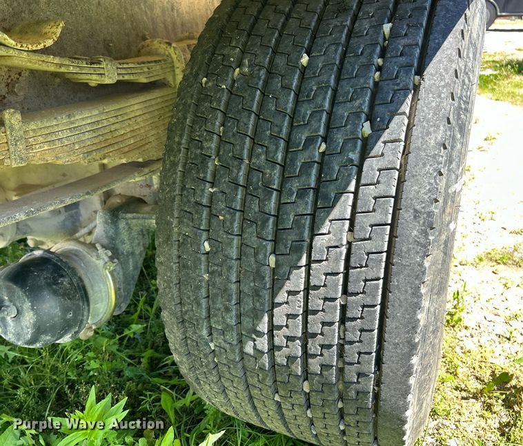 image for item EK8145 2000 Sterling L7501 flatbed truck