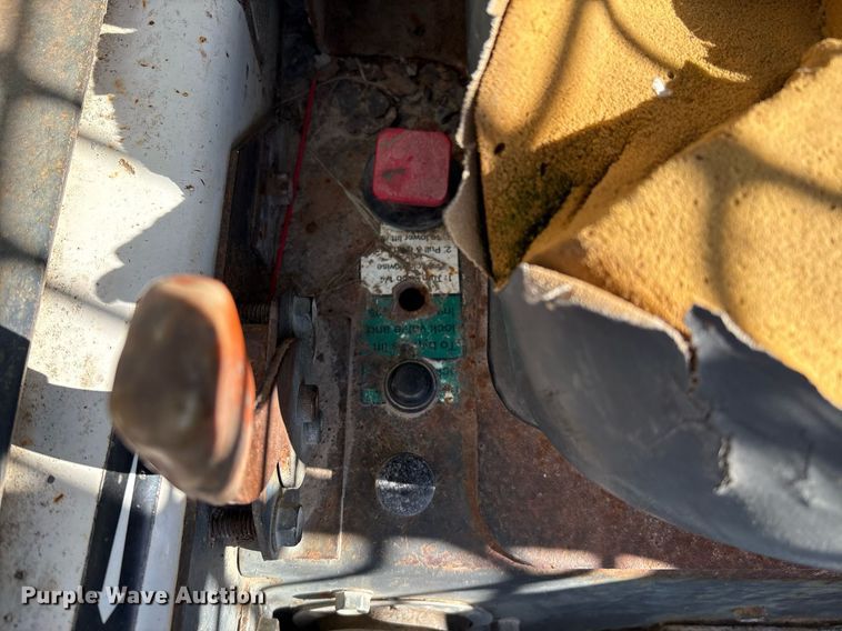 image for item EL2090 2001 Bobcat 873 skid steer loader