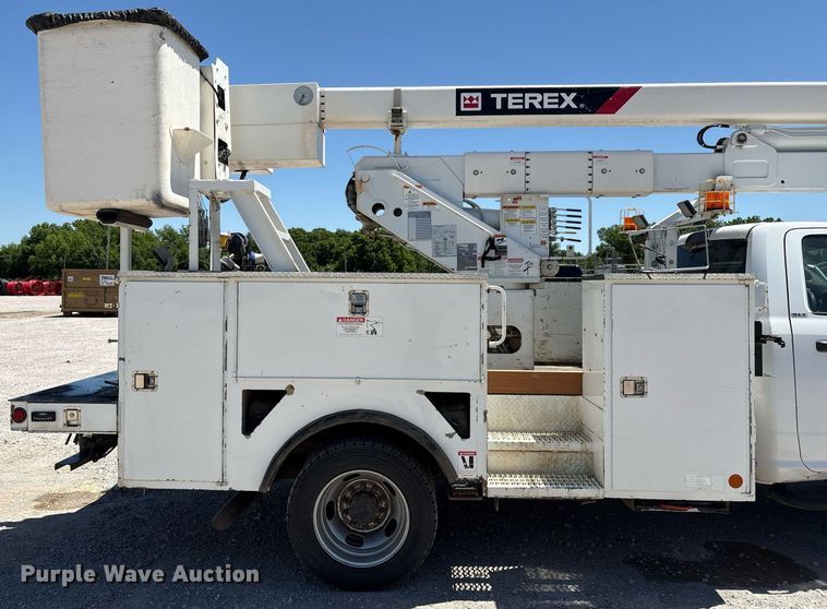 image for item EL2106 2017 Dodge Ram 5500 bucket truck