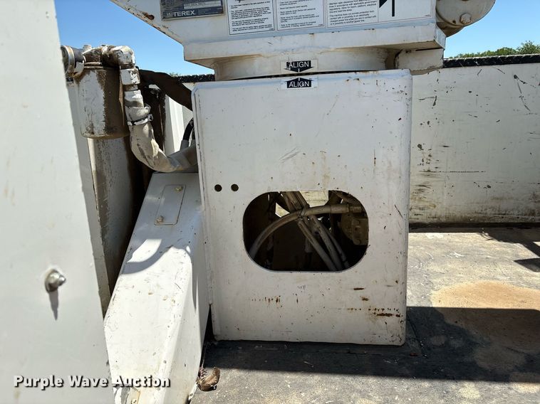 image for item EL2106 2017 Dodge Ram 5500 bucket truck