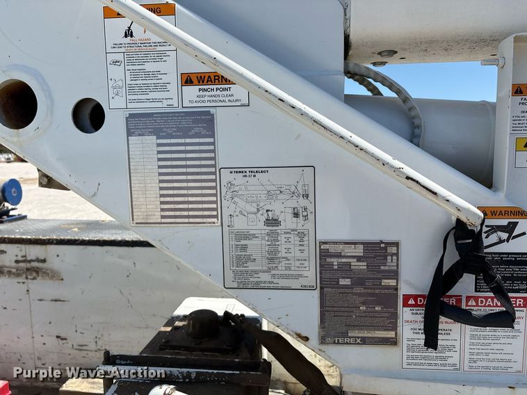 image for item EL2106 2017 Dodge Ram 5500 bucket truck