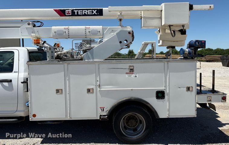 image for item EL2106 2017 Dodge Ram 5500 bucket truck