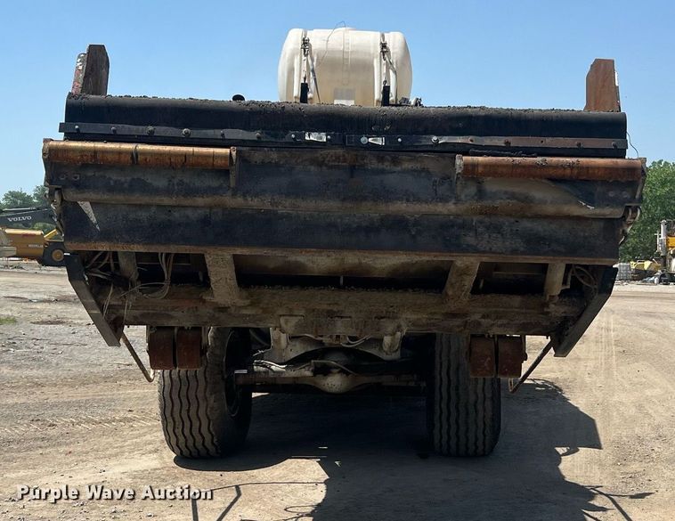 image for item EM2519 2005 Roadtec SB-2500C material transfer vehicle