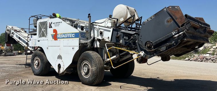 image for item EM2519 2005 Roadtec SB-2500C material transfer vehicle
