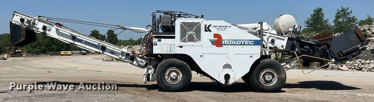 image for item EM2519 2005 Roadtec SB-2500C material transfer vehicle