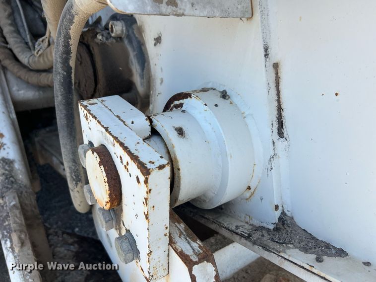 image for item EM2519 2005 Roadtec SB-2500C material transfer vehicle