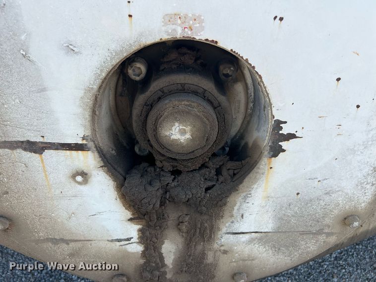 image for item EM2519 2005 Roadtec SB-2500C material transfer vehicle