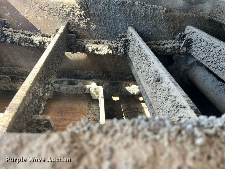 image for item EM2519 2005 Roadtec SB-2500C material transfer vehicle