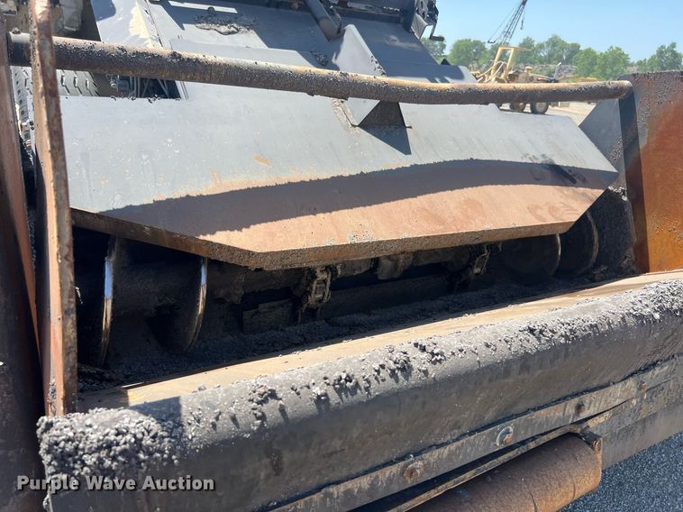 image for item EM2519 2005 Roadtec SB-2500C material transfer vehicle