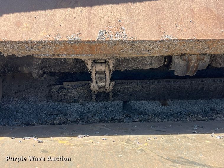 image for item EM2519 2005 Roadtec SB-2500C material transfer vehicle