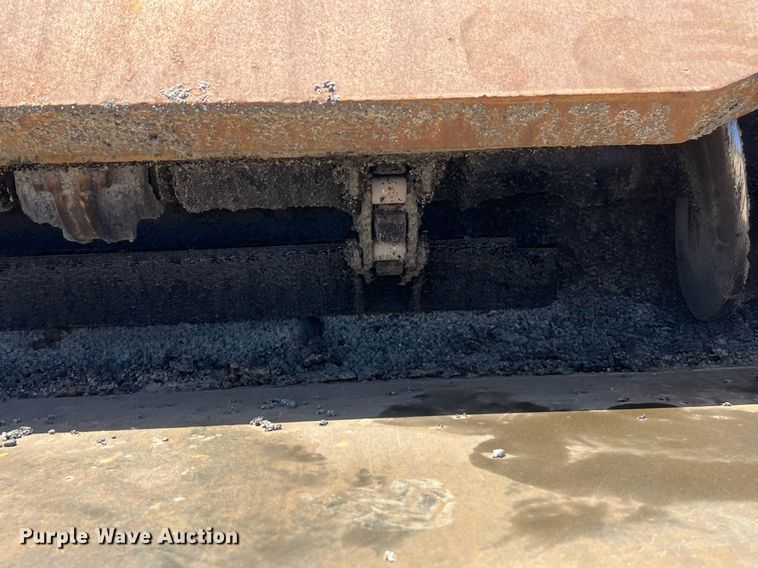 image for item EM2519 2005 Roadtec SB-2500C material transfer vehicle