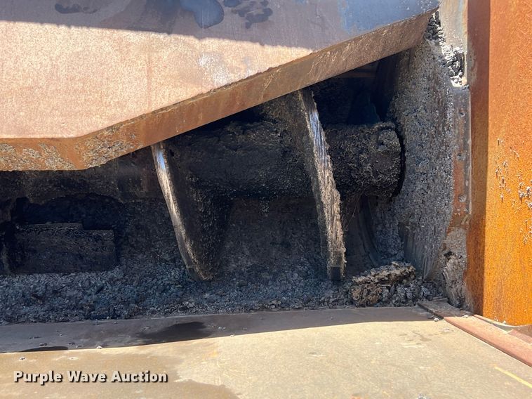 image for item EM2519 2005 Roadtec SB-2500C material transfer vehicle