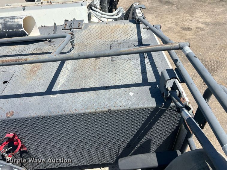 image for item EM2519 2005 Roadtec SB-2500C material transfer vehicle