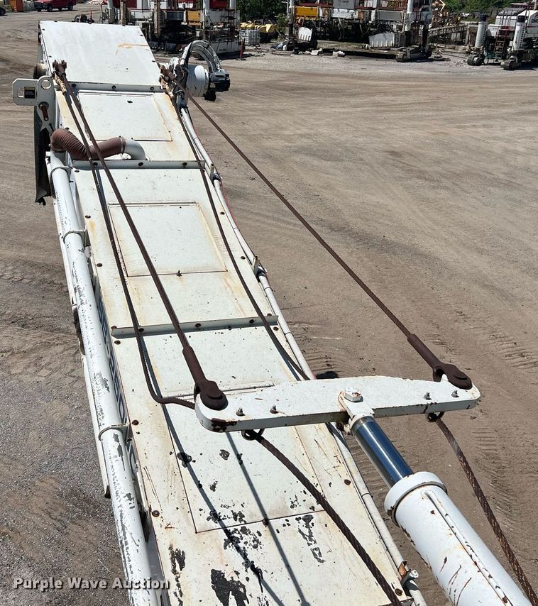 image for item EM2519 2005 Roadtec SB-2500C material transfer vehicle