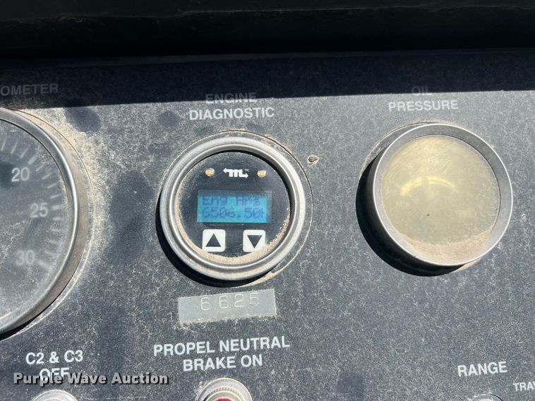 image for item EM2519 2005 Roadtec SB-2500C material transfer vehicle