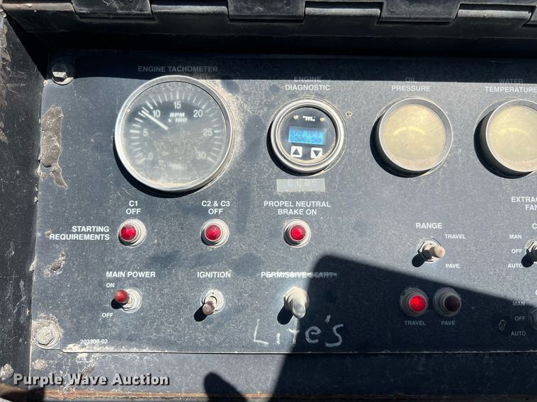 image for item EM2519 2005 Roadtec SB-2500C material transfer vehicle